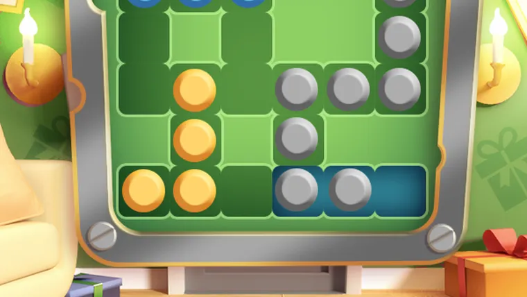 Minigioco a biglie colorate davanti a una porta natalizia in Open 100 Doors
